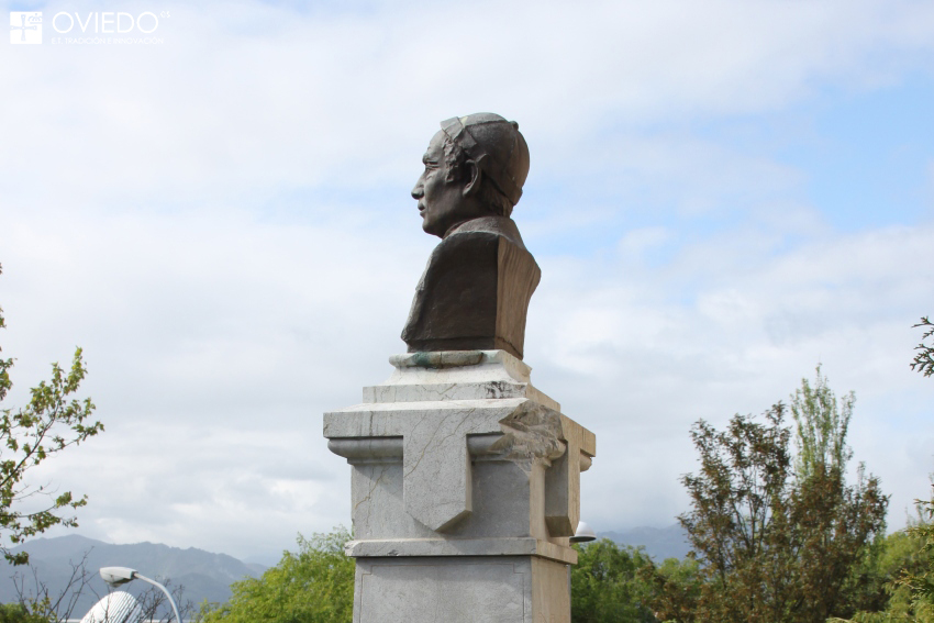 Escultura Padre Vinjoy